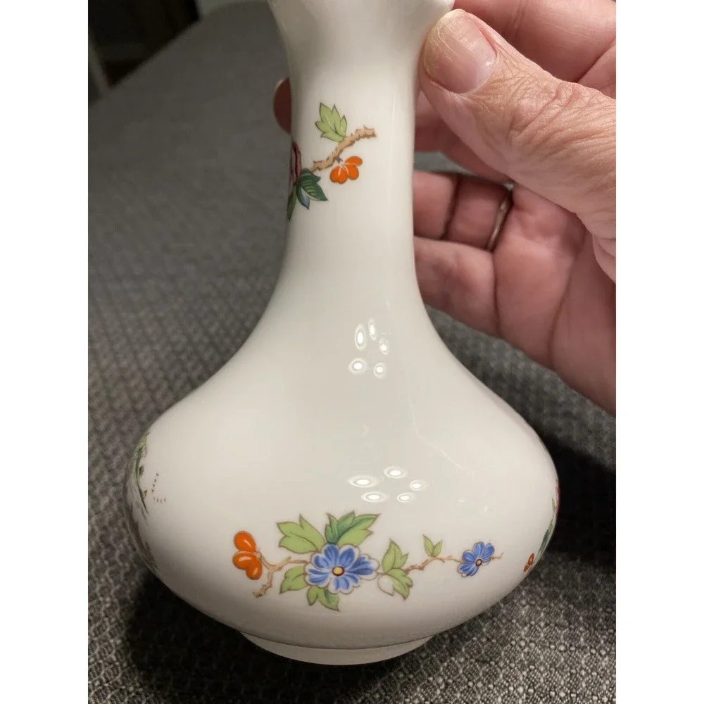 Vtg Crown  Staffordshire Bone China Pagoda Floral 5 7/8” Bud Vase England